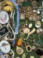 Antika takı alan yer